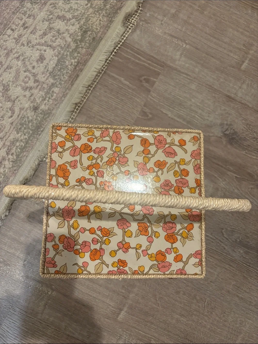 Dritz Vintage Cream Wicker Sewing Basket with Floral Lid